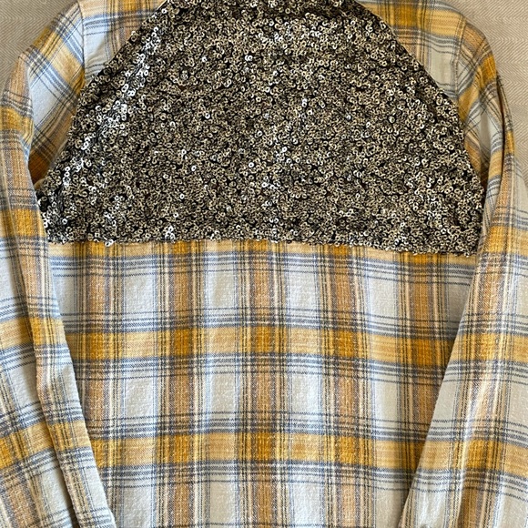 Women’s, Flannel Button Down Shirt - Picture 2 of 3